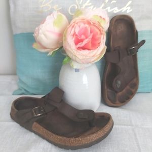 Betula by Birkenstock brown leather thong slip ons sandals slippers